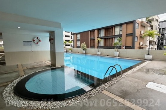 Baan-Prompong-condo-sale-Sukhumvit-39-pool-area